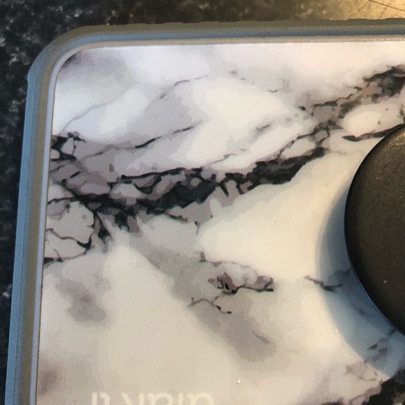 iPhone 7plus phone case with pop socket - Picture 3 of 4